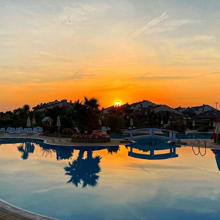 Green Apartment And Pools Desenzano del Garda Bagian luar foto