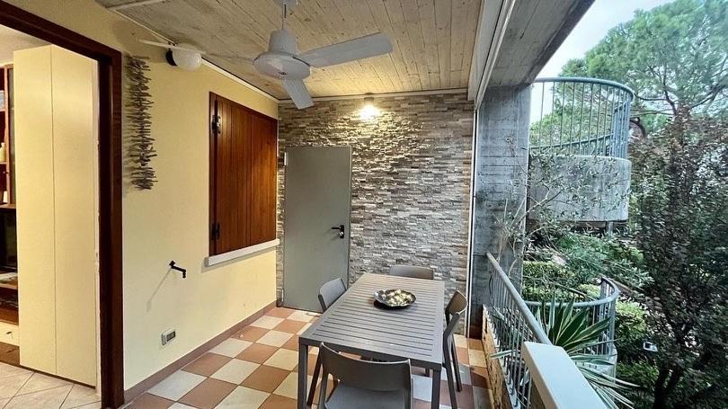 Green Apartment And Pools Desenzano del Garda Bagian luar foto
