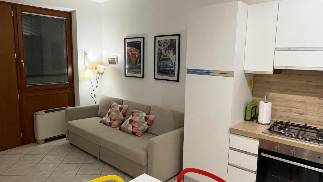 Green Apartment And Pools Desenzano del Garda Bagian luar foto