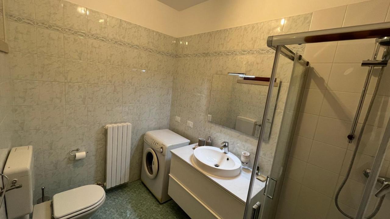 Green Apartment And Pools Desenzano del Garda Bagian luar foto